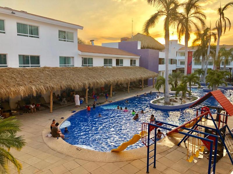 Отель La Isla Huatulco Экстерьер фото